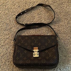 Louis Vuitton Pochette Mètis monogram